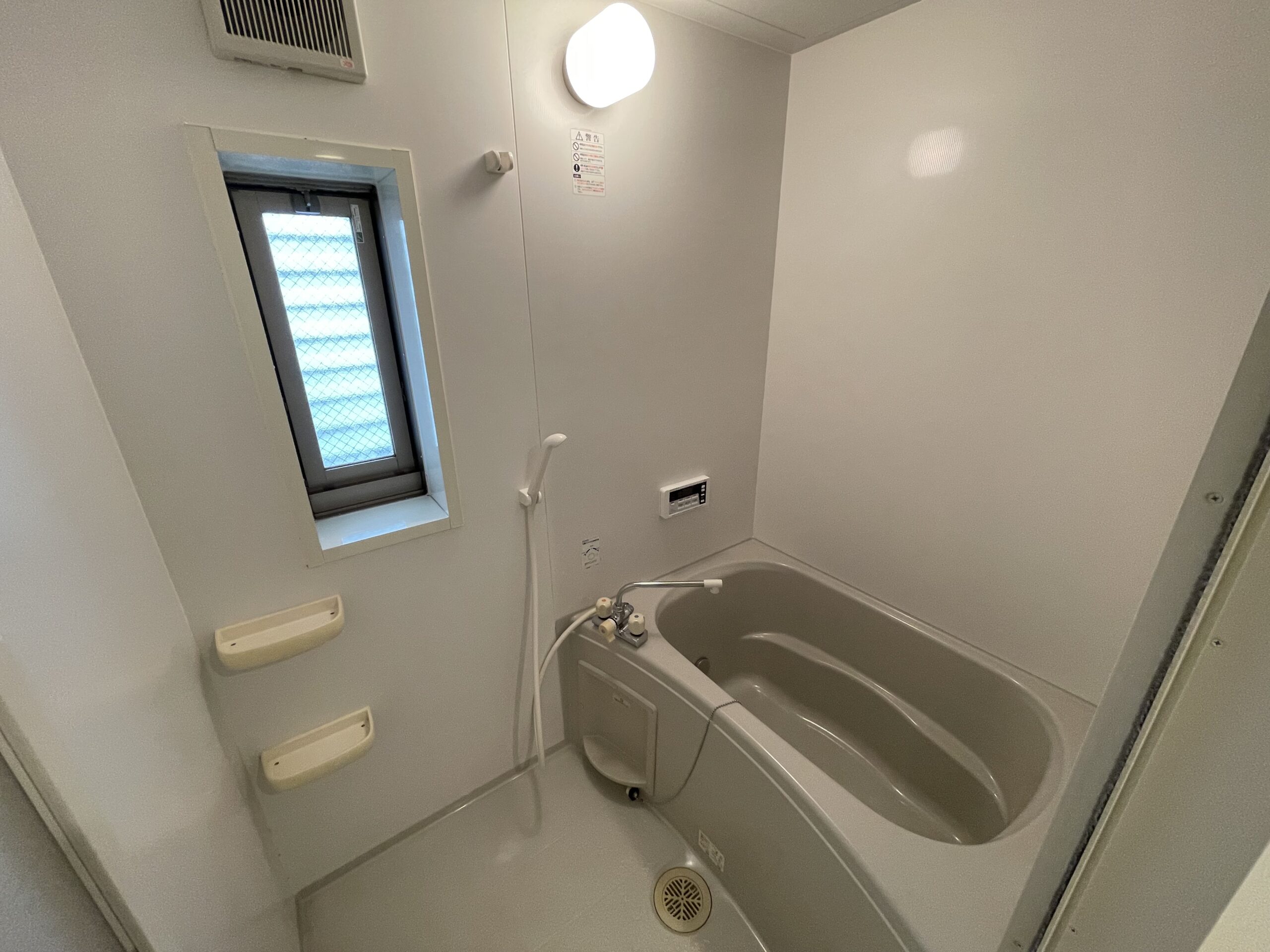 シャッターつきで安心！2F設備充実2DK♪