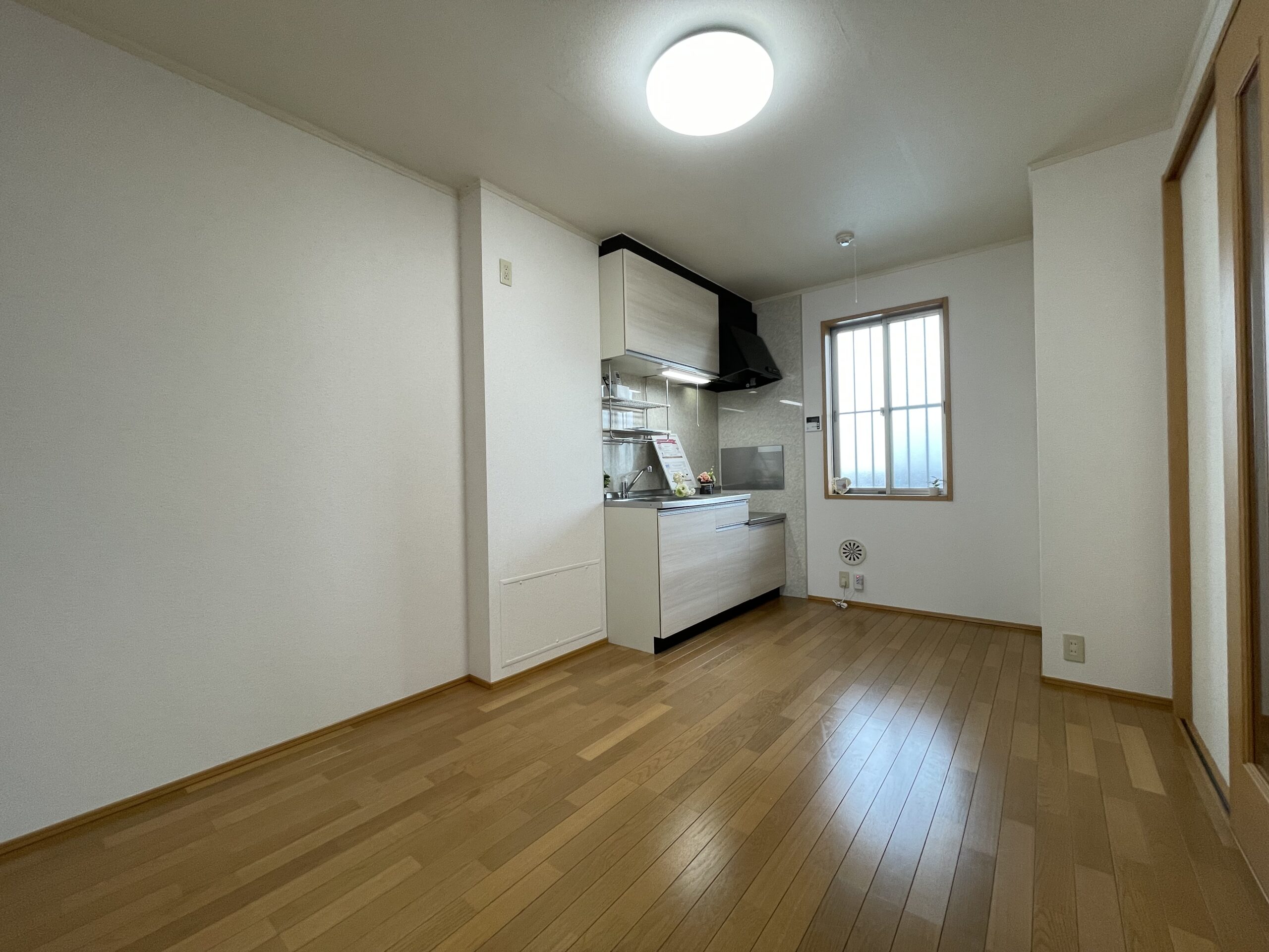 シャッターつきで安心！2F設備充実2DK♪