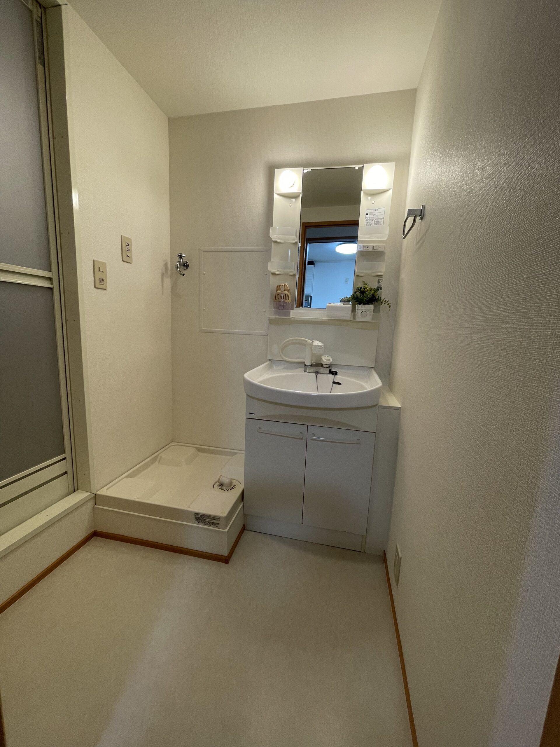 シャッターつきで安心！2F設備充実2DK♪