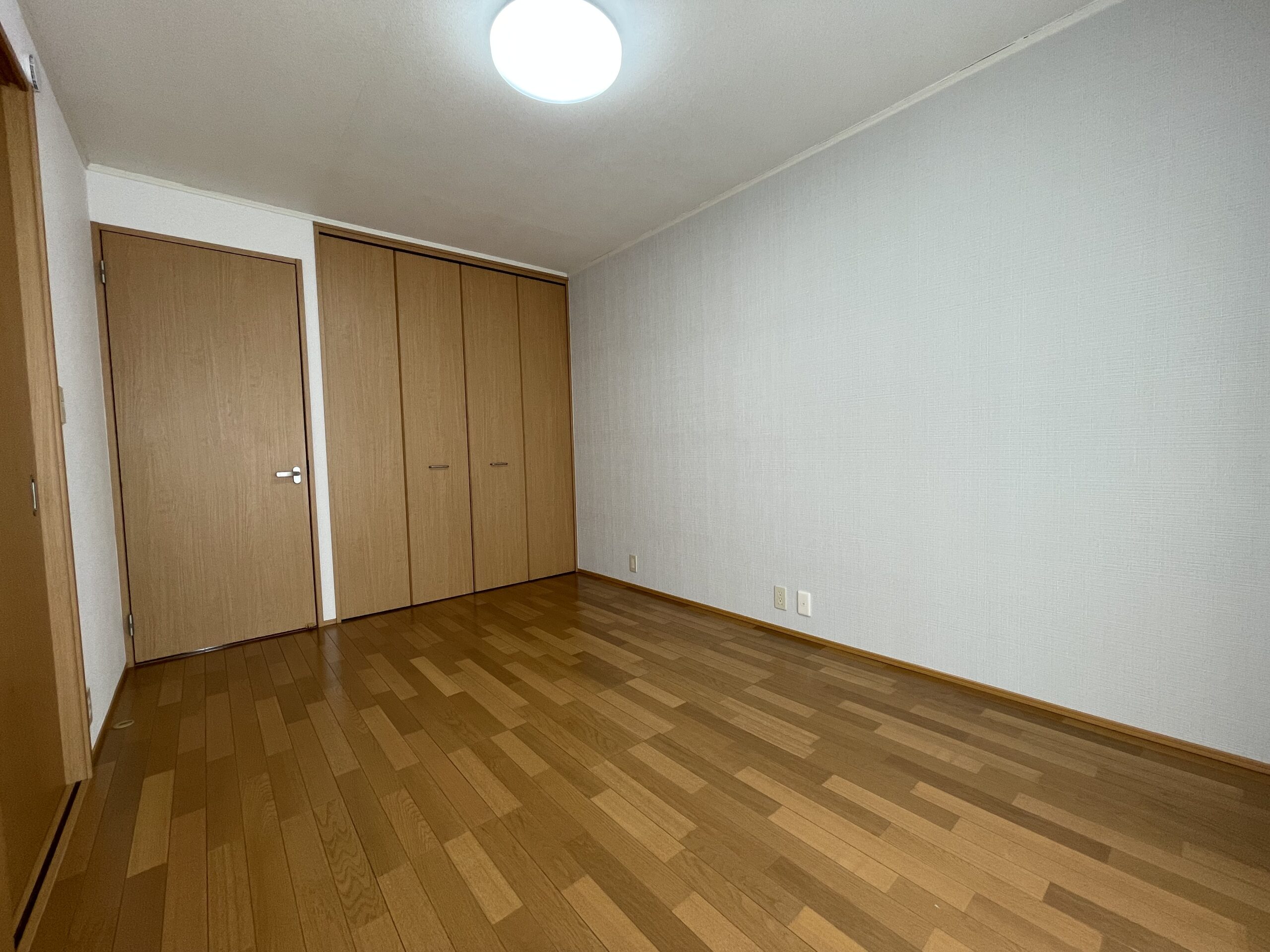 シャッターつきで安心！2F設備充実2DK♪