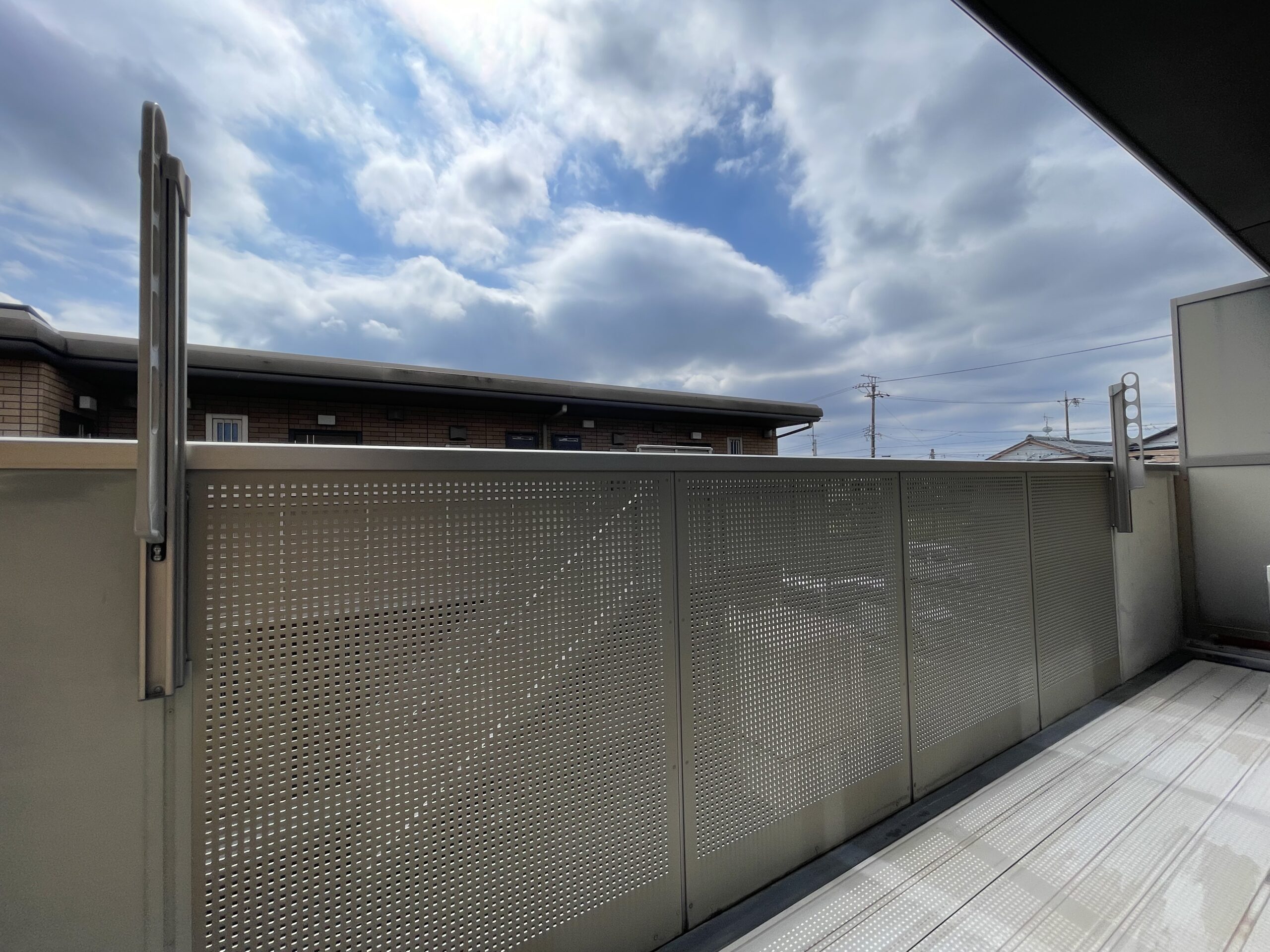 シャッターつきで安心！2F設備充実2DK♪